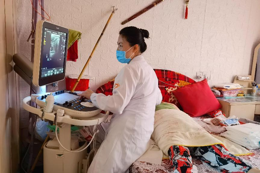 图为居家康复项目床边B超